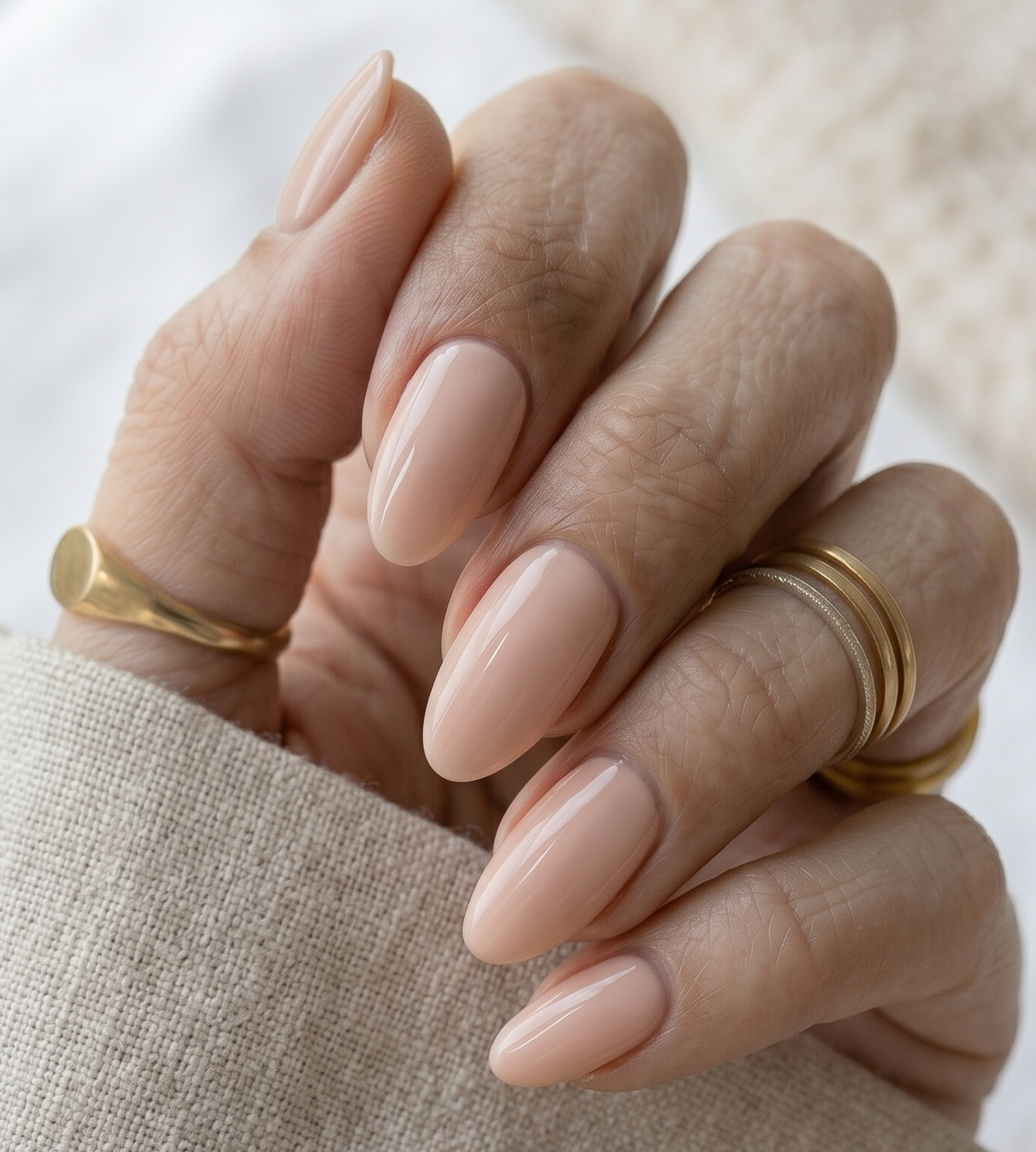 Mandelform Nails
